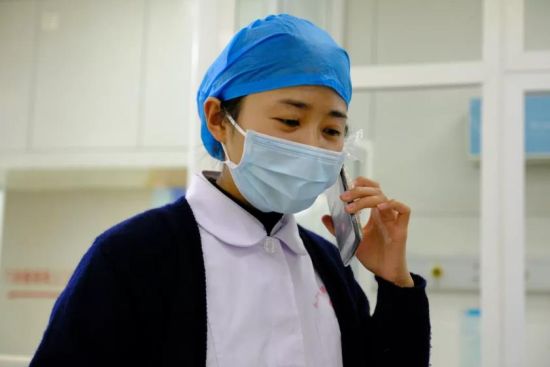 李莎与家人沟通婚期一事