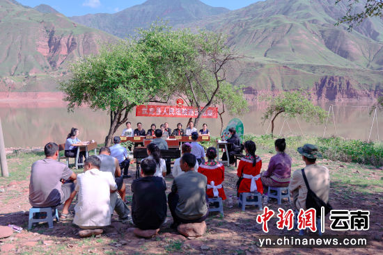 图为武定县人民法院巡回审理非法捕捞水产品案庭审现场。张喆 摄 图为武定县人民法院巡回审理非法捕捞水产品案庭审现场。张喆 摄