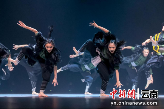 《羊老倌儿》 图源:2025年全国少数民族优秀舞蹈作品展演照片直播 《羊老倌儿》 图源:2025年全国少数民族优秀舞蹈作品展演照片直播