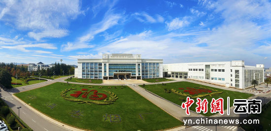 图为航拍曲靖卷烟厂生产制造工房。林勇 摄 图为航拍曲靖卷烟厂生产制造工房。林勇 摄