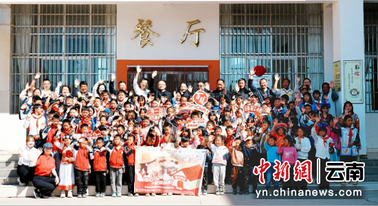 他留山小学学生和他们的爱心厨房 他留山小学学生和他们的爱心厨房