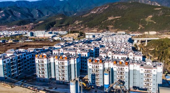 图为迪庆州规模最大的易地扶贫搬迁安置点——保和镇永宁社区康恩家园小区。永宁社区供图 图为迪庆州规模最大的易地扶贫搬迁安置点——保和镇永宁社区康恩家园小区。永宁社区供图