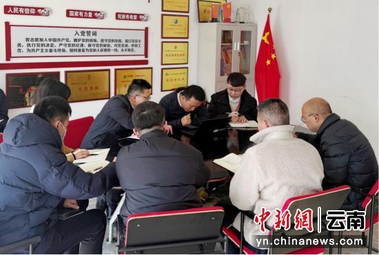 祥鹏航空运行控制部开展“党小组+班组”联合学习研讨。祥鹏航空供图 祥鹏航空运行控制部开展“党小组+班组”联合学习研讨。祥鹏航空供图