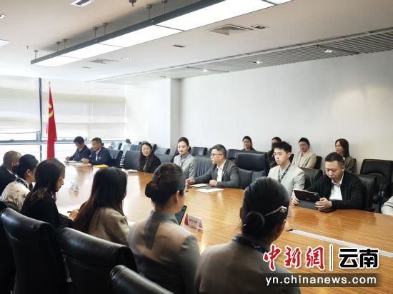 �º��������������տ�չ�Ͳչ�����Ա����̸��