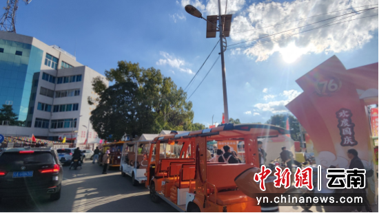 热闹的福保村(张煊 摄) 热闹的福保村(张煊 摄)