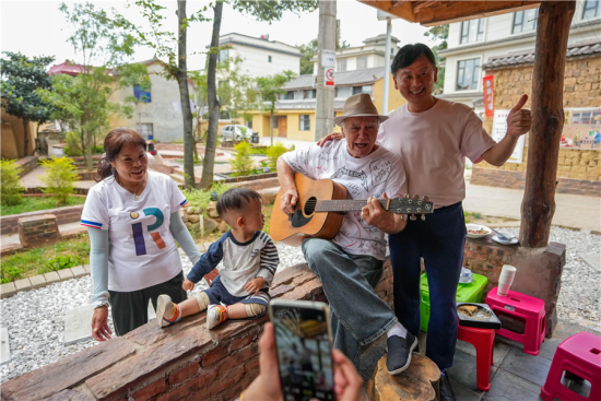 �����ϳ�壬���Լ��ô���þӿͿ���(�Ҷ�)�ھۻ��ϱߵ������߳��衣�»������ ������ ��