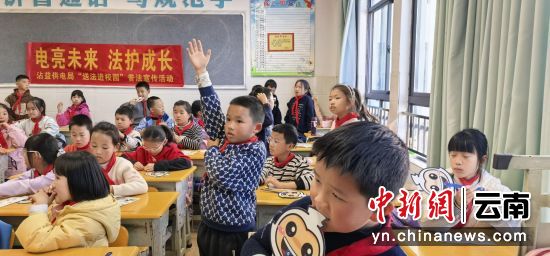 小朋友积极互动 小朋友积极互动