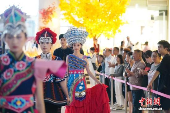 ����2024��9��29���������Ͳ����ѡ�����绪����������������У�������չʾ����������εĶ������������������� ��Ƚ�� ��