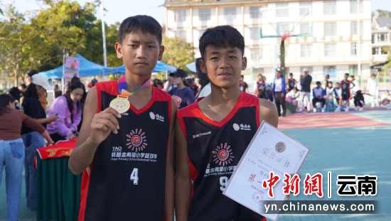 姚基金“YAO你上场”孟连县乡村小学篮球嘉年华现场。孟连县融媒体中心供图 姚基金“YAO你上场”孟连县乡村小学篮球嘉年华现场。孟连县融媒体中心供图