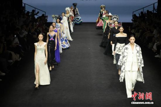 ����2025��9��8�գ��ڱ������е��й�����ʱװ��(�＾)�ϣ����ϳ�������������ࡣ����������� ������ ��