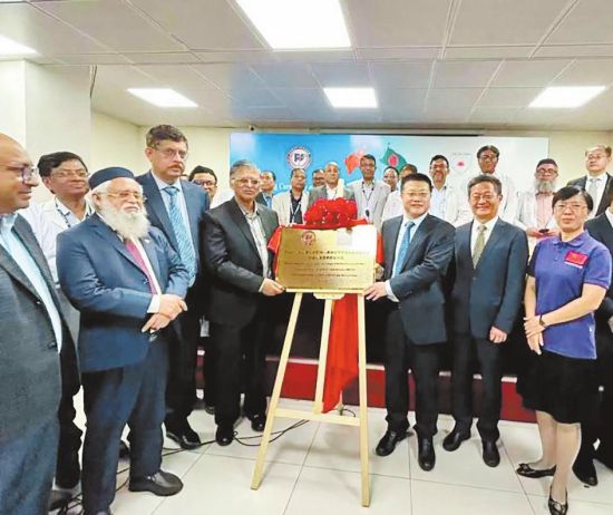 中孟心血管病联合诊室在孟加拉国达卡揭牌成立。 中孟心血管病联合诊室在孟加拉国达卡揭牌成立。