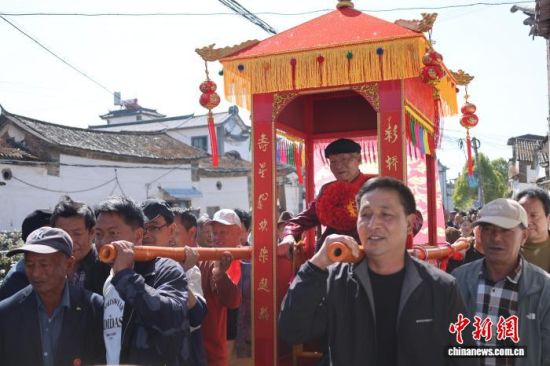 3��20�գ�ũ�����³���������ʡ�������Ϲ����β����к�β��Ӣ�ᣬ����80����������ϻ���Ѳ��ȫ�塣���� ��