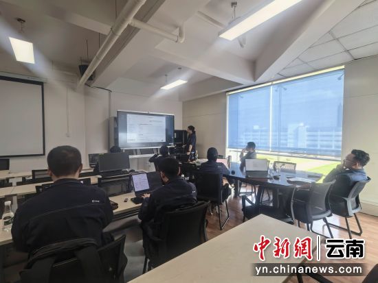 图为车间第三阶段数字化专项培训现场。太靖文 摄 图为车间第三阶段数字化专项培训现场。太靖文 摄