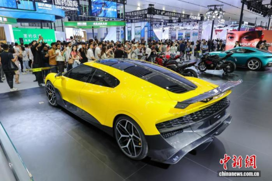 4��13�գ��������й���������Ʒ�������ں��ھٰ죬������������60������Һ͵����ĳ���3400��Ʒ�Ʋ�չ������չƷռ��65%�����Ͻ�����20���ٷֵ㡣ͼΪ��������������������ֳ���