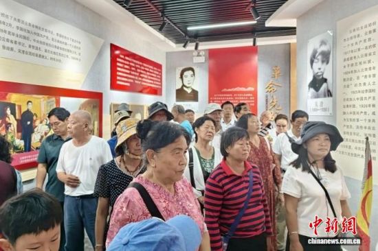 各地游客在云南省昭通市巧家县感恩教育基地参观。 巧家县融媒体中心 供图 各地游客在云南省昭通市巧家县感恩教育基地参观。 巧家县融媒体中心 供图