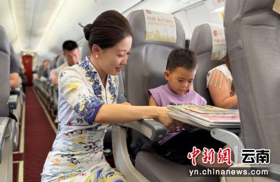 祥鹏航空开展机上主题活动。祥鹏航空供图 祥鹏航空开展机上主题活动。祥鹏航空供图