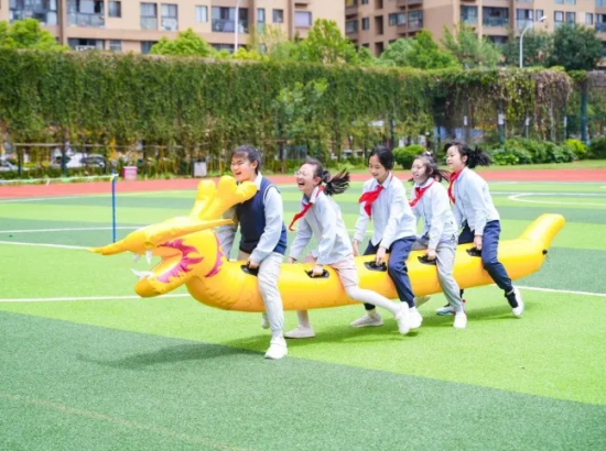 盘龙小学教育集团龙德校区开展民族体育节。龙德校区 供图 盘龙小学教育集团龙德校区开展民族体育节。龙德校区 供图
