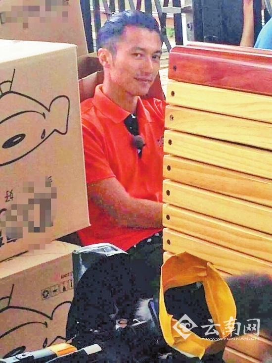 《十二道锋味》空降云南录制 谢霆锋陈伟霆马