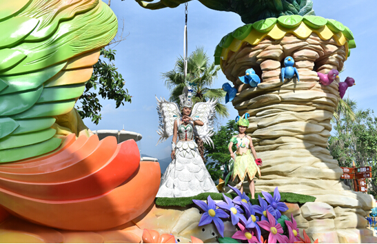 和孔雀公主一起跳舞,在版纳邂逅嘉年华