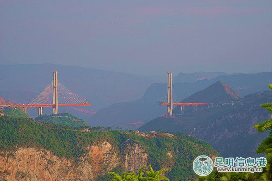 云南宣威尼珠河大桥10月建成通车 将成世界第