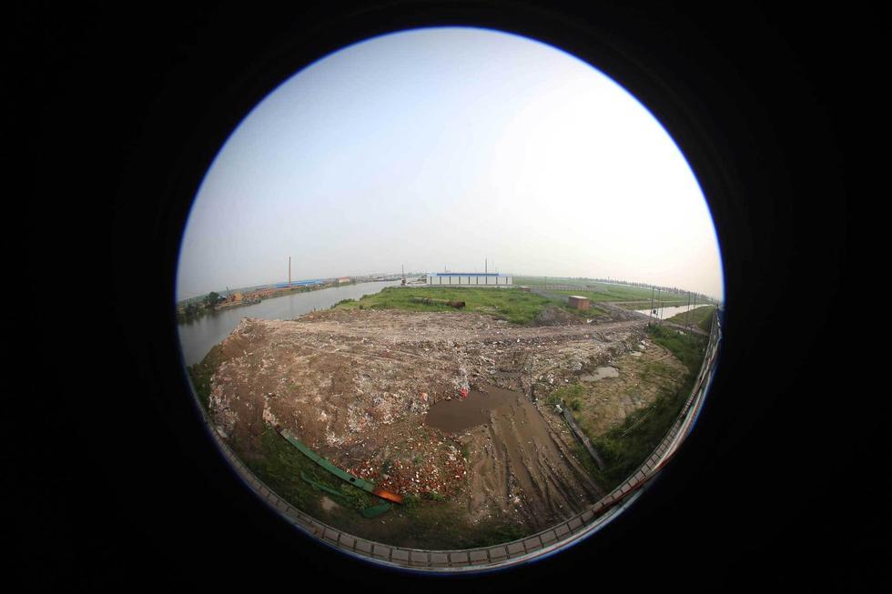 上海数千吨垃圾偷运江苏南通 数百米内臭味刺