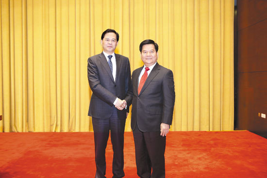云南省委召开全省领导干部会议 陈豪任云南省委书记