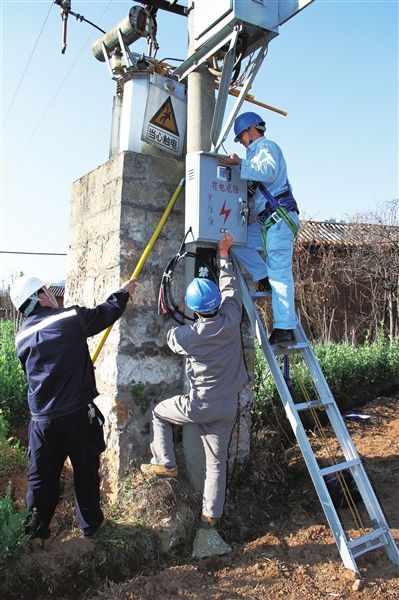 云南电网华宁供电公司5年苦干逆袭之路 - 中新