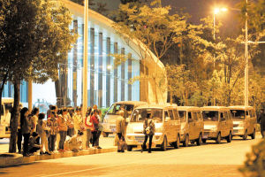 昆明:呈贡大学城怎一个乱字了得 - 中新网云南