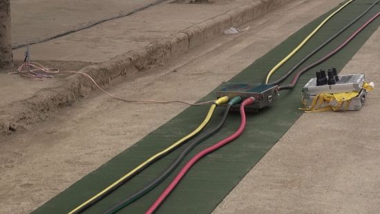 昭通局首开大旁路带电作业 - 中新网云南频道