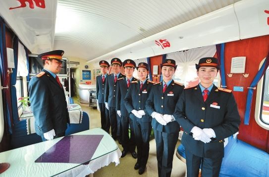 云南首批高铁动哥动姐进入实训 - 中新网云南