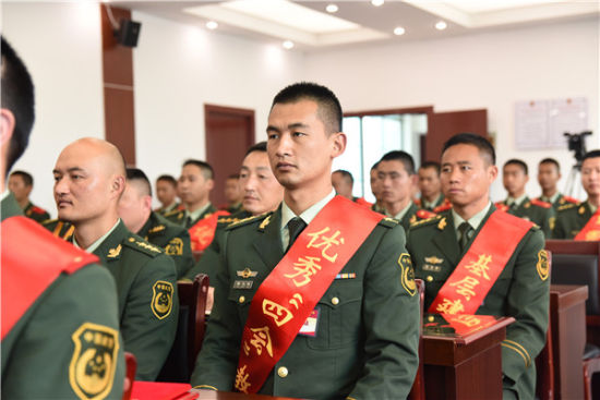 武警上尉回故里传授生态保护技能 - 中新网云南