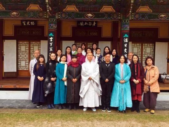 云南知名茶人王迎新赴韩国演绎普洱九道茶 -