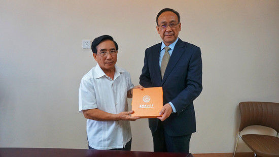 昆明理工大学副校长杨斌拜会老挝国家副主席潘
