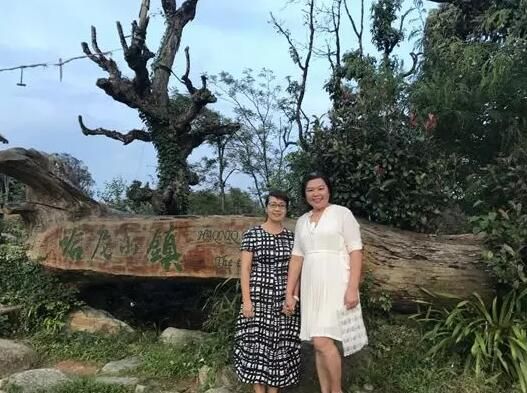 元阳县侨联主席白燕与张慈女士