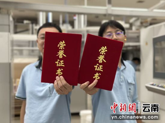 ʦͽ����˫˫�ڼ��ܾ����л񽱡�Ф���� ��