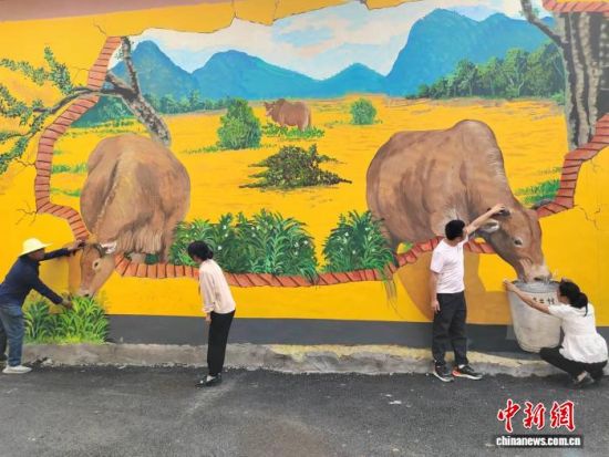 �οͲι۴�ˮ��������ǽ�档�»�ƽ ��