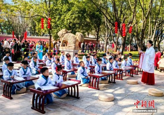 2��11�գ�40����ͯ���С������񡱡��������� ��