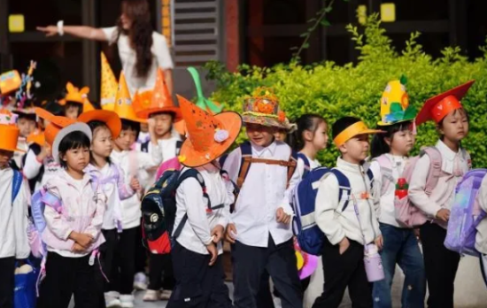 昆明小学生创意十足迎开学