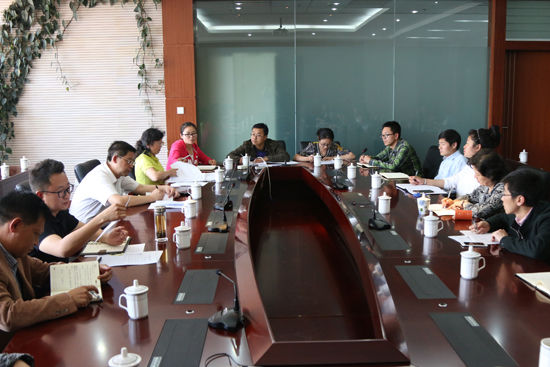 彭金辉校长参加校办支部 "两学一做"专题组织生活会